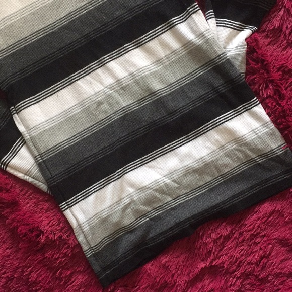 Carbon grey black white striped long-sleeve shirt - Picture 6 of 8